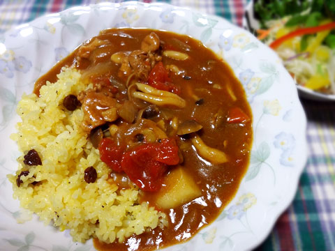 ガーリックライスと野菜ジュースのカレー