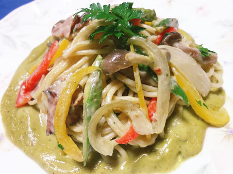 アボガドとゴーヤソースのパスタ