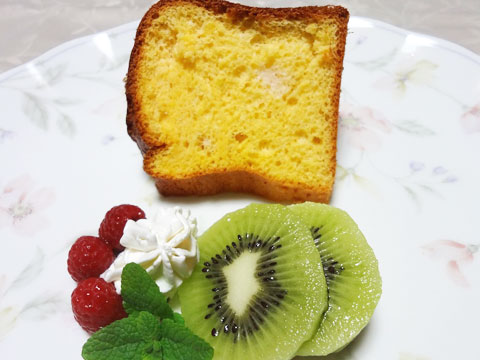 野菜ジュースのシフォンケーキ