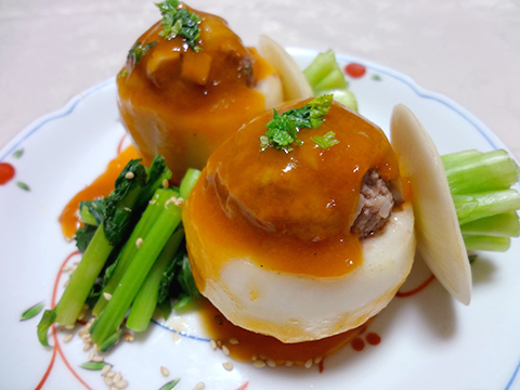 カブの肉詰め野菜ジュースあんかけ